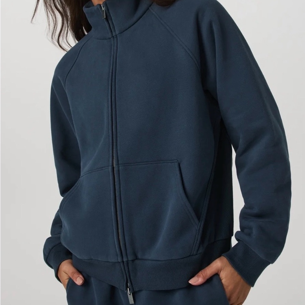 Vuori Navy Full-Zip Women's Sweatshirt Jacket